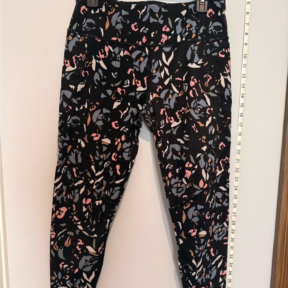 Sweaty Betty Black Leggings with Pink, Gray and Cream Abstract Print
